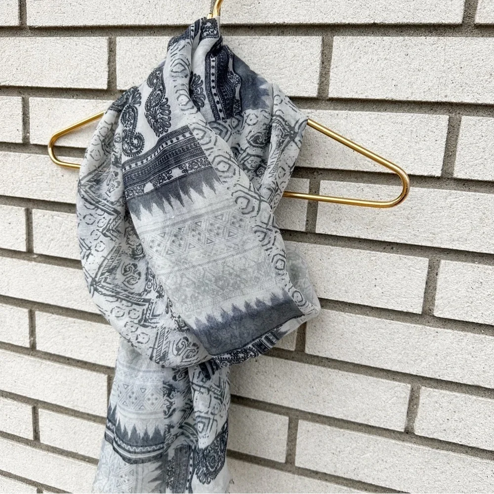 NWT Eyeful Sheer Abstract Paisley Scarf Gray Black White Raw Fringe Wrap